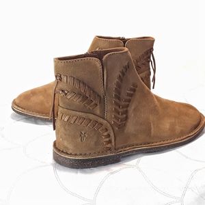 FRYE Sierra Whipstitch Cashew Suede Ankle Boots 🌻